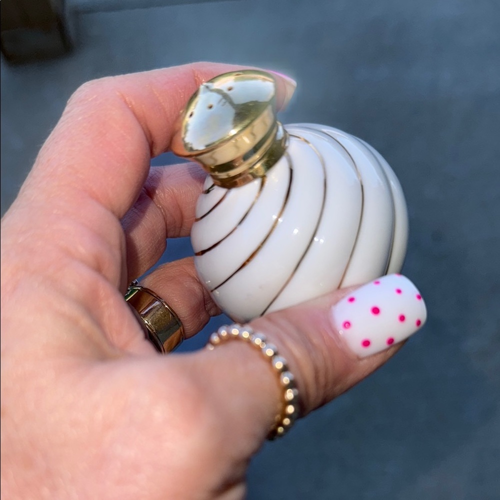 Vintage White and Gold Ceramic Salt and Pepper Shakers - Picture 5 of 8